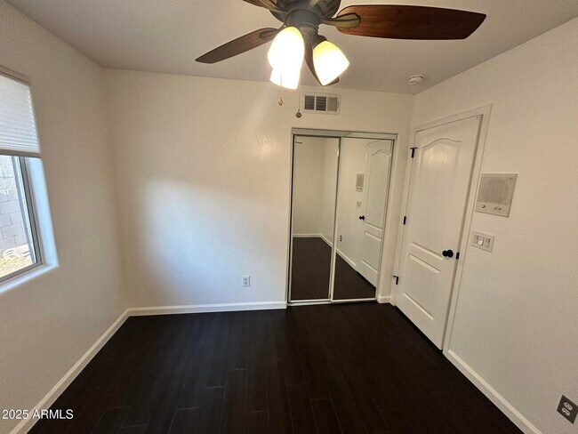 Building Photo - 855 N Quail Ln