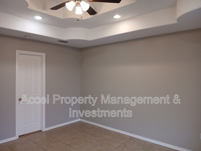 Building Photo - 3216 Ginger Ave