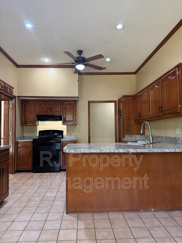 Building Photo - 6678 Spencer Forest Cove W