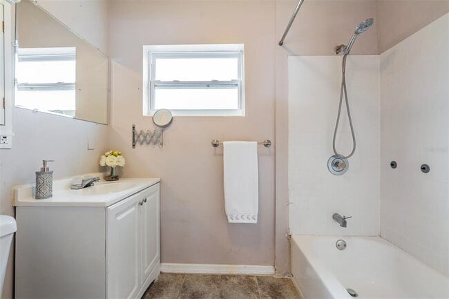 Building Photo - 5475 70th Ln N