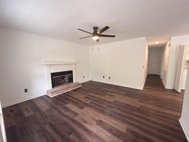 Building Photo - Move-In ready-Rosewood 3BR w/ Fenced Yard + Pet Friendly