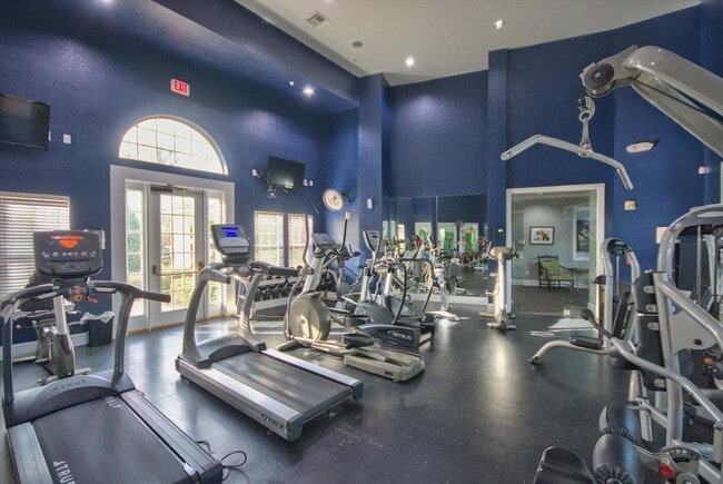 Building Photo - 2801 Chancellorsville Dr