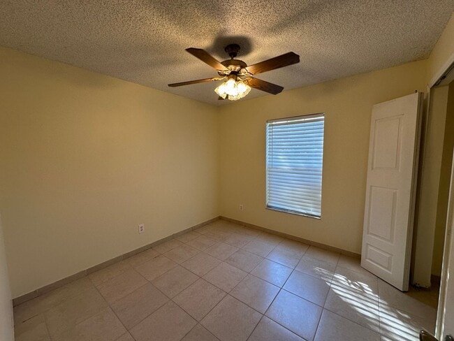 Building Photo - Vero Lake Estates