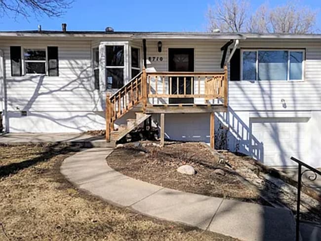 Primary Photo - 8710 Cherry Ln Ct