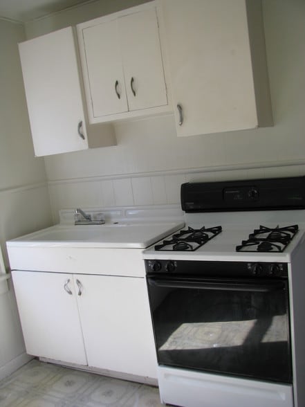 Kitchen - 167 Rolling St