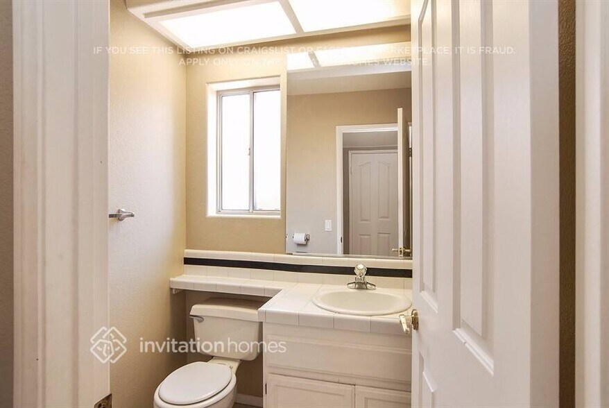 Building Photo - 27025 Hemingway Ct