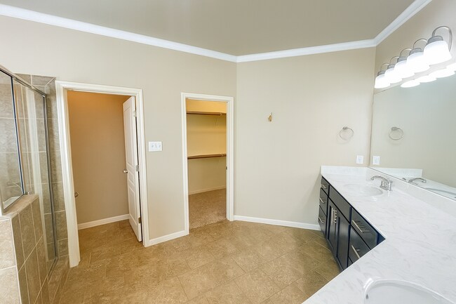 Building Photo - 219 Chering Dr