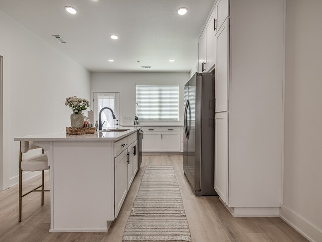 Building Photo - 1640 N Leverett Ave