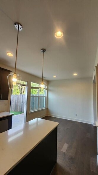 Building Photo - 300 Auburn Valley Wy