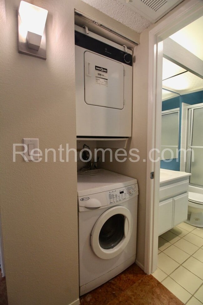 Building Photo - Mission Valley, 6747 Friars Road #132, All Appliances, AC, Fireplace, Community Pool, Spa and Fit...