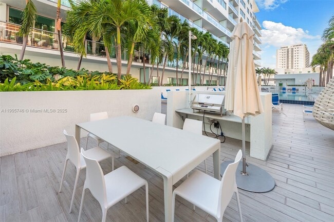 Building Photo - 1600 SW 1st Ave