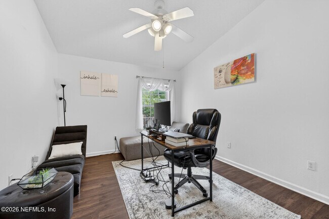 Building Photo - 4166 Highwood Dr