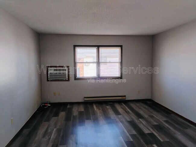 Building Photo - 223 S F St