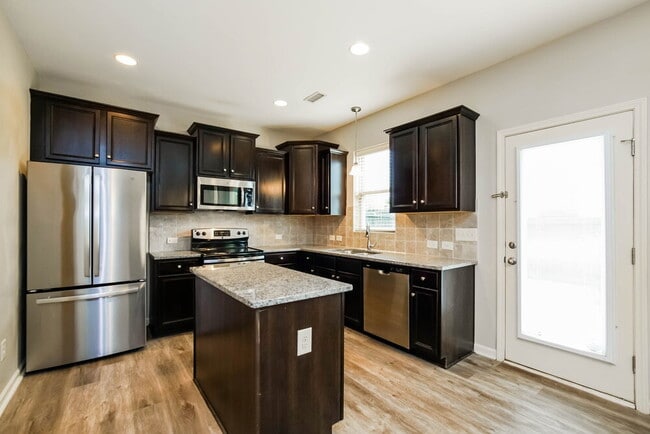 Building Photo - 14 Outwater Ridge Dr