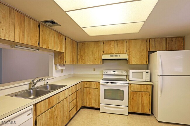 Building Photo - 6120 Whiskey Creek Dr