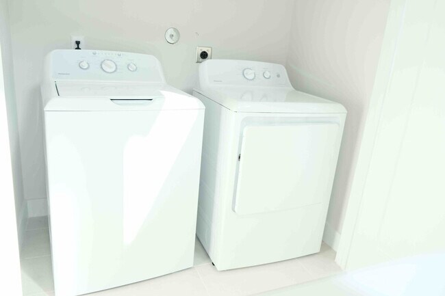 Building Photo - 2304 Live Oak St