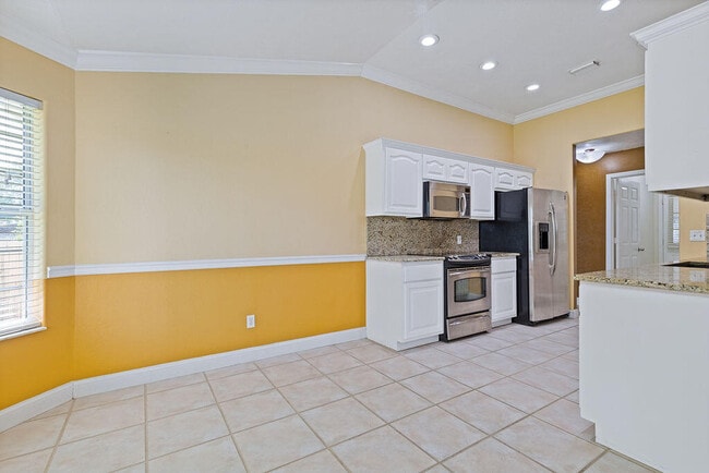 Building Photo - 208 Palm Cir