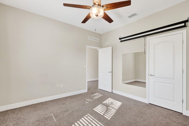 Building Photo - 4617 SW Keats St