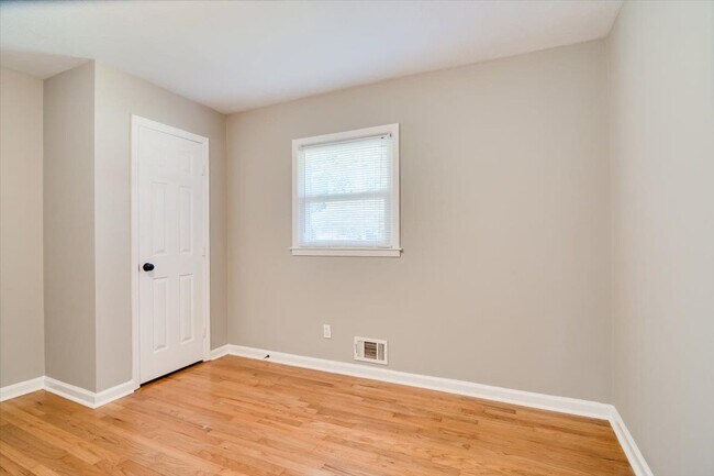 Building Photo - 208 Merrymont Dr