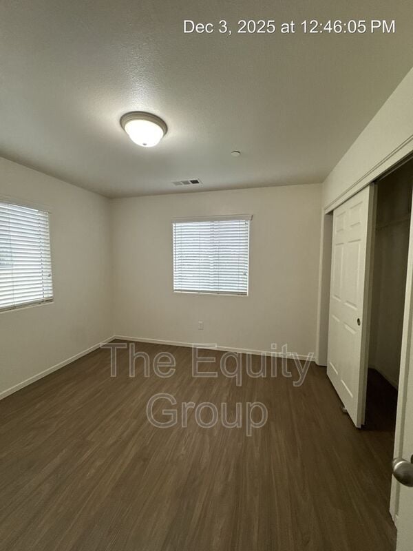 Building Photo - 2133 W Lark Ave