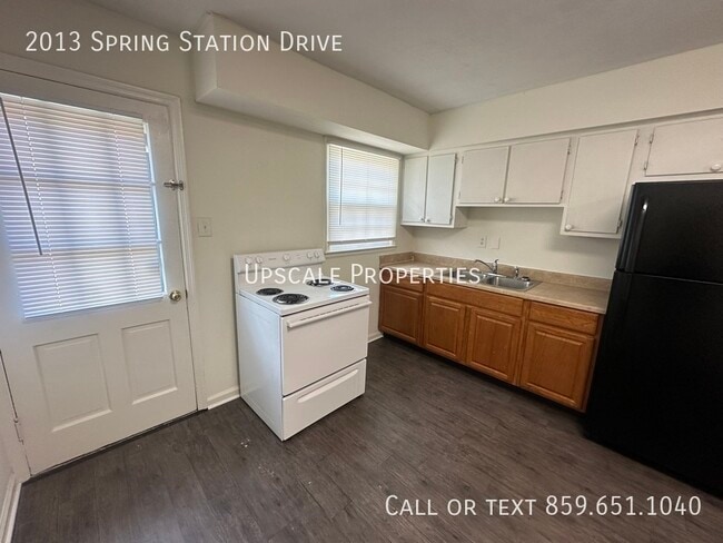 Building Photo - 2013 Spring Station Dr
