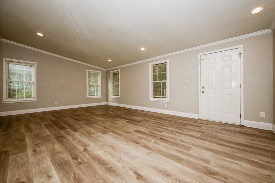 Building Photo - 395 Magmar Ln