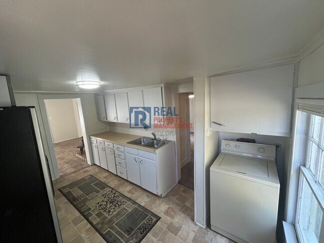 Building Photo - 107 W 1st-