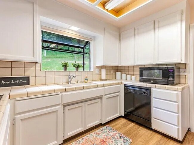 Building Photo - 3 bedroom, 2 bath home in Lake Wildwood, P...
