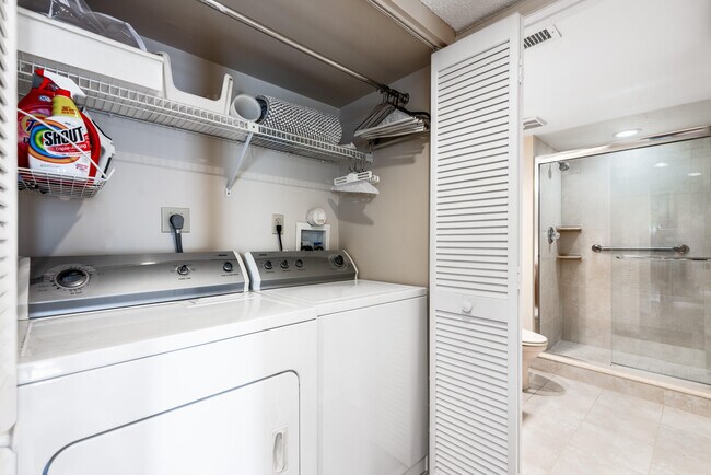 Building Photo - 15831 Loch Maree Ln