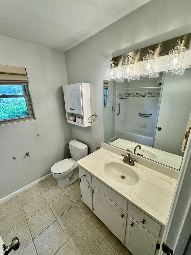 Building Photo - Newly Painted 4BR/2BA house in Pembroke Me...