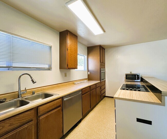 Building Photo - 402 Ormsby Ln