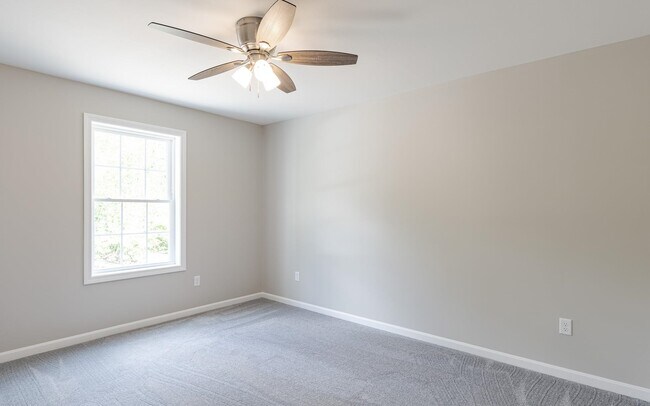 Building Photo - 142 Whitcomb Rd