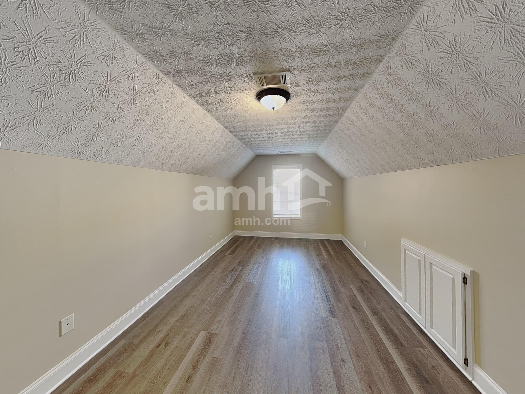 Building Photo - 887 Kendall Park Dr