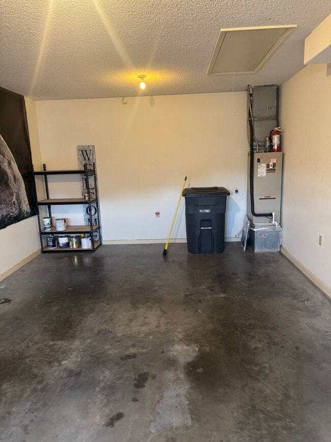 Building Photo - Awesome Townhouse of JOHN B DENNIS HIGWAY in the heart of Kingsport