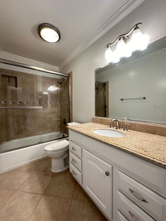 Building Photo - 3 Bedroom Tustin Condo - Recently Renovated - 2 Car Gar - Beautiful!!!!!