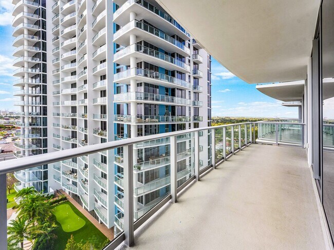 Building Photo - 220 Lake Shore Dr