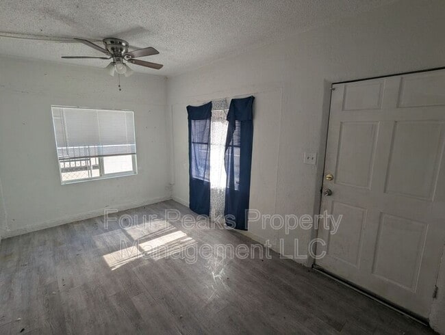 Building Photo - 102 E Hatcher Rd