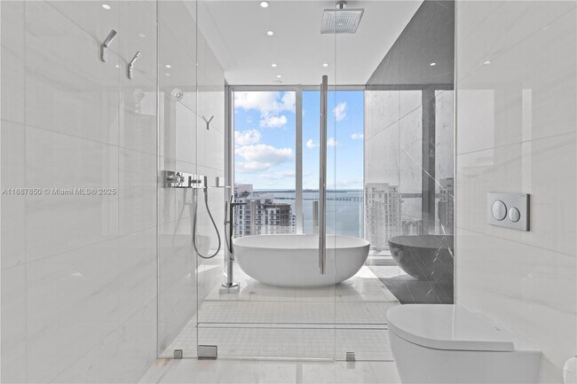 Building Photo - 300 Biscayne Blvd Way