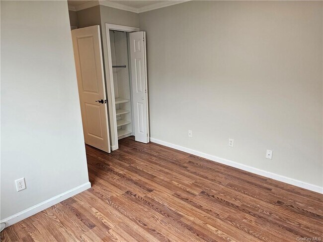 Building Photo - 9 Briarcliff Dr S