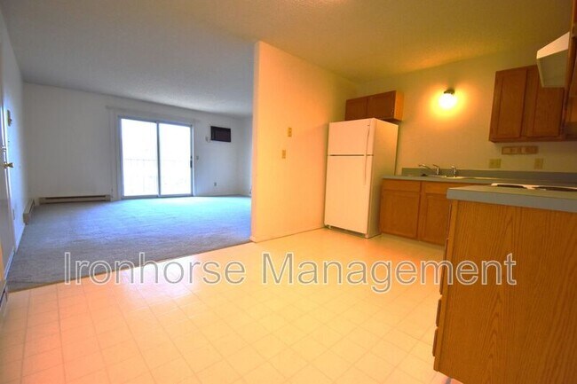 Building Photo - 811 W Villard St