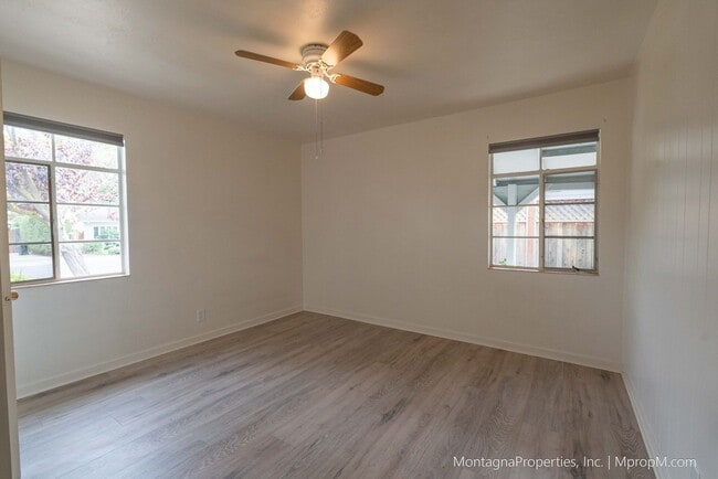 Building Photo - 16375 W La Chiquita Ave