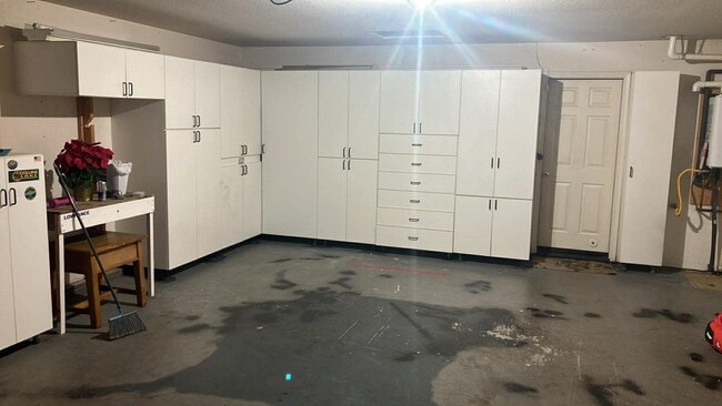 Building Photo - 503 Hillcrest Ave