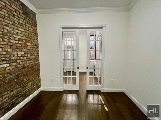 Building Photo - 307 Mott St