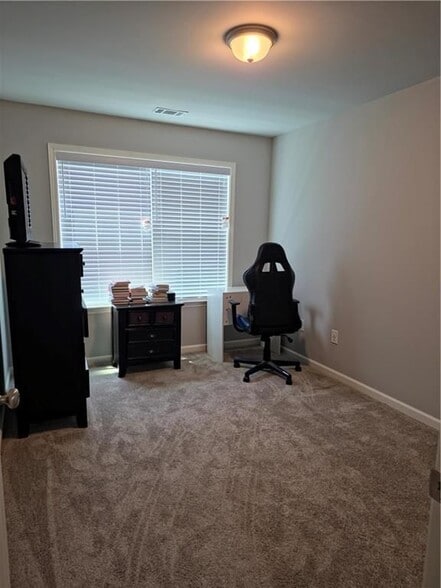 Building Photo - 430 Village Creek Dr SE