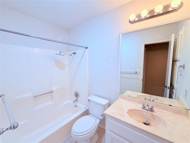 Building Photo - 6503 Columbia Oaks Ct