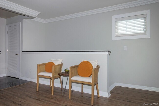 Building Photo - 901 Vista View Dr