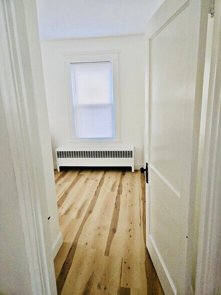 Building Photo - 21 Vale St