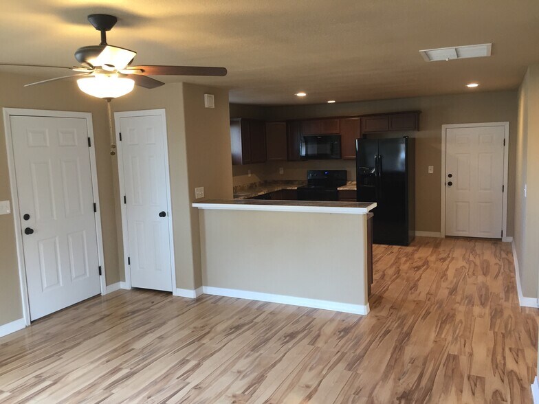 Building Photo - 203 S Mesa St