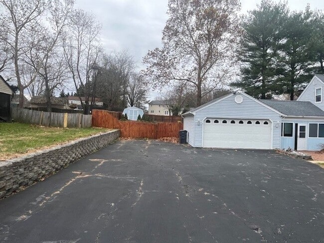 Building Photo - LOVELY CAPE COD WITH 4 BEDS, 2 BATHS AND GARAGE