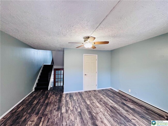 Building Photo - 402 S Bradford St